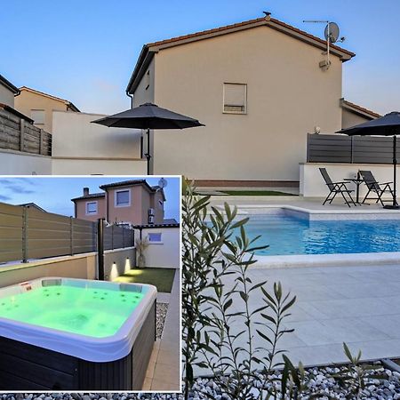 Casa Tara Three-Bedroom Holiday Home Póla Kültér fotó