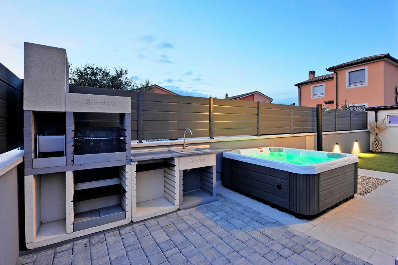 Casa Tara Three-Bedroom Holiday Home Póla Kültér fotó