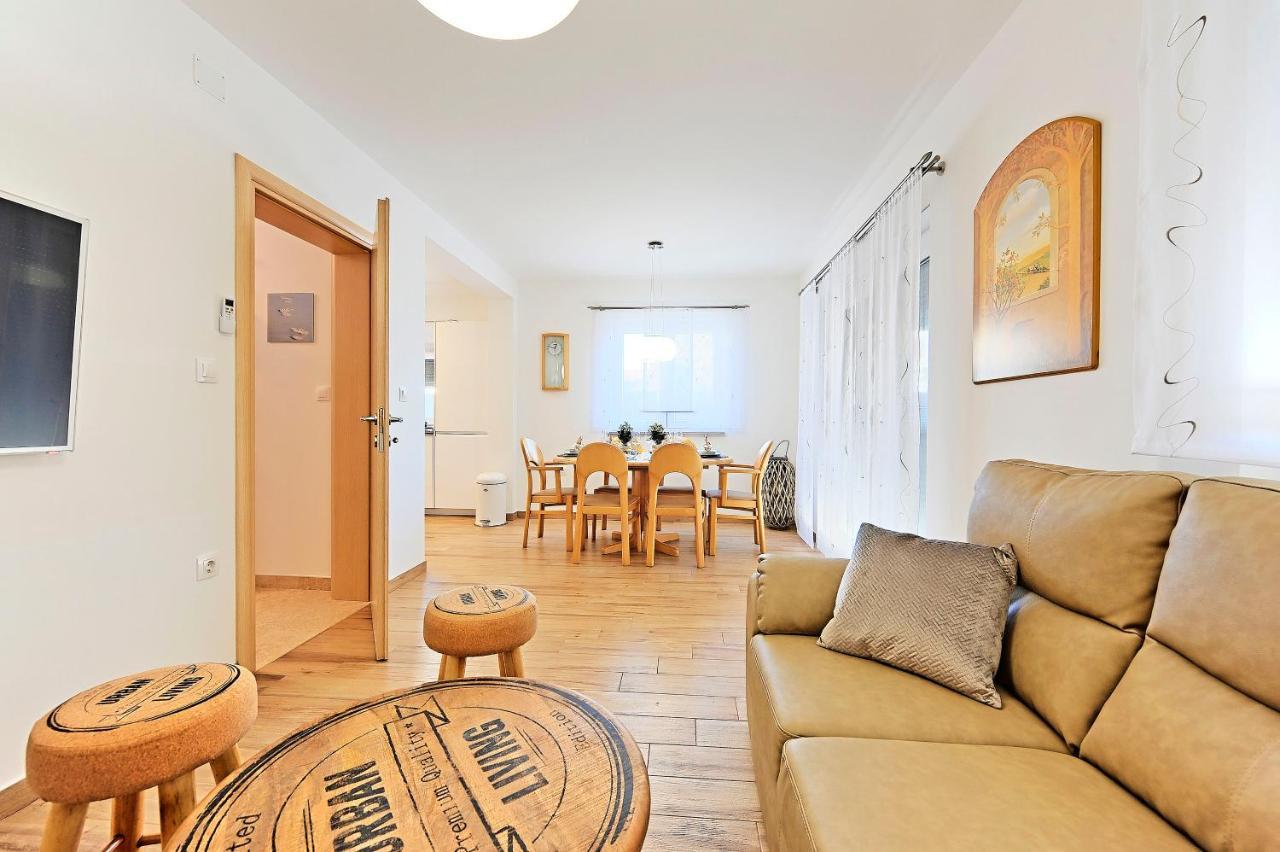 Casa Tara Three-Bedroom Holiday Home Póla Kültér fotó
