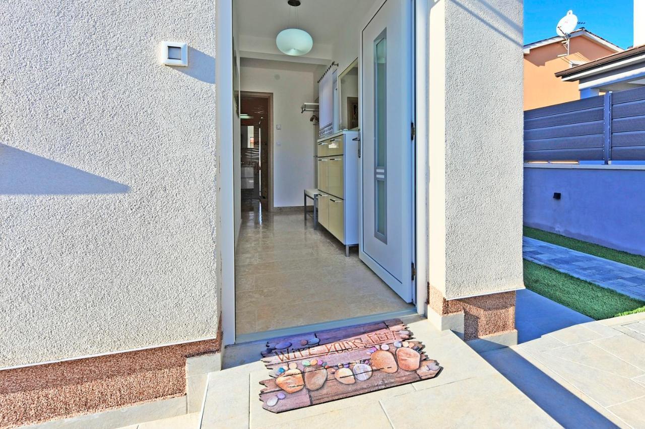 Casa Tara Three-Bedroom Holiday Home Póla Kültér fotó