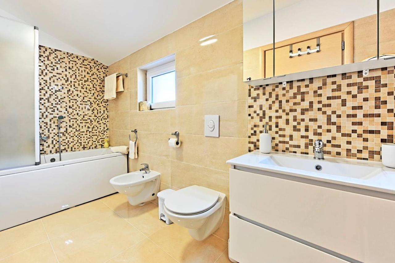 Casa Tara Three-Bedroom Holiday Home Póla Kültér fotó