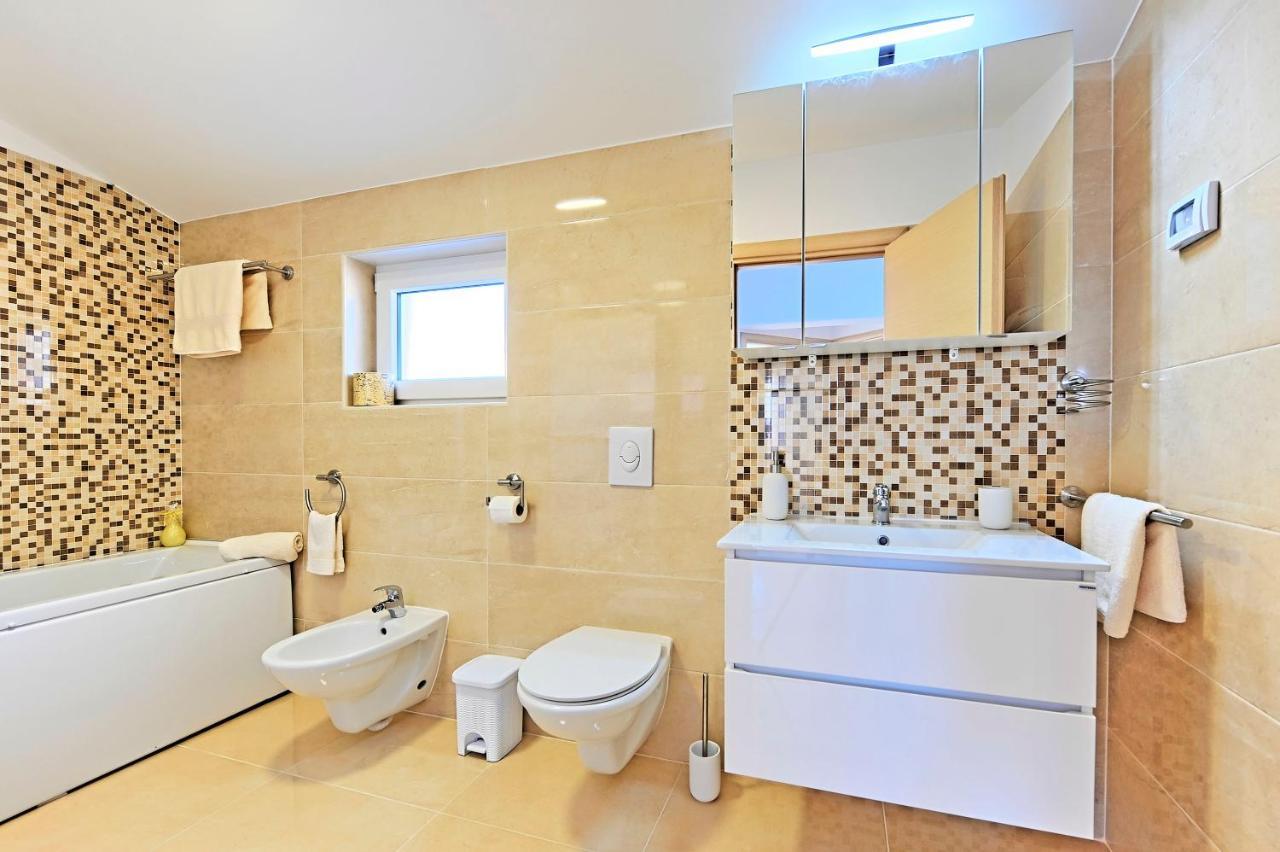 Casa Tara Three-Bedroom Holiday Home Póla Kültér fotó