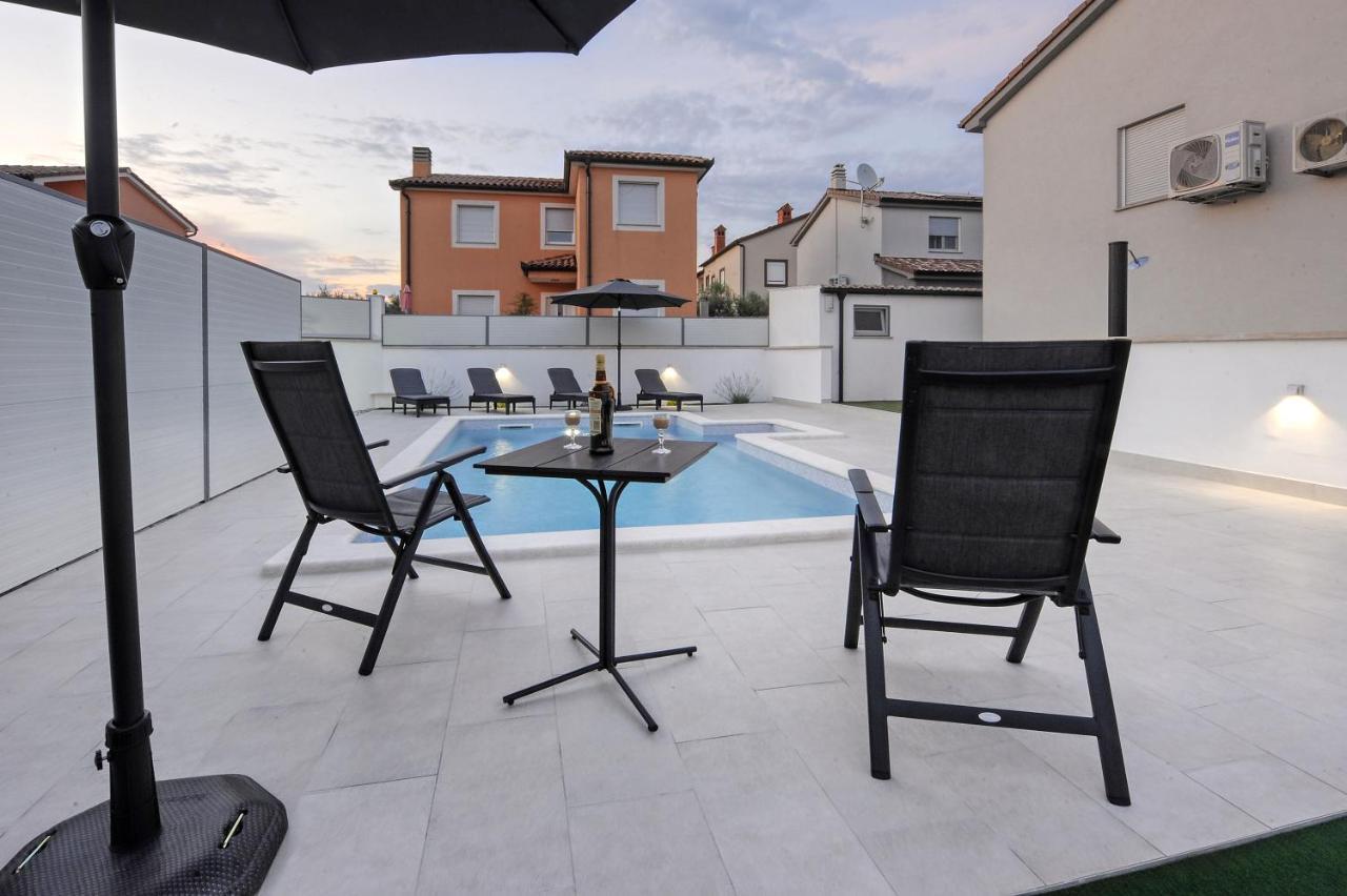 Casa Tara Three-Bedroom Holiday Home Póla Kültér fotó